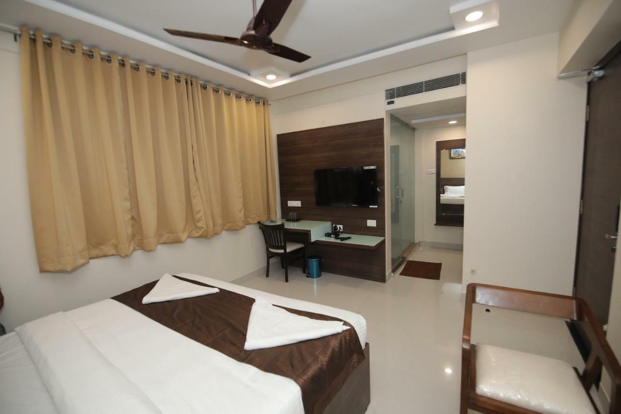 Hotel Shringar Palace Hubli Kültér fotó