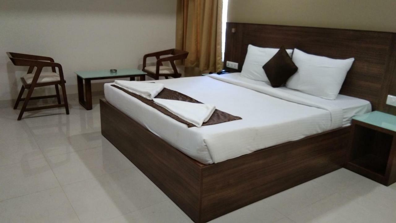 Hotel Shringar Palace Hubli Kültér fotó
